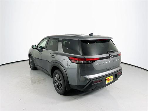 2024 Nissan Pathfinder S FWD