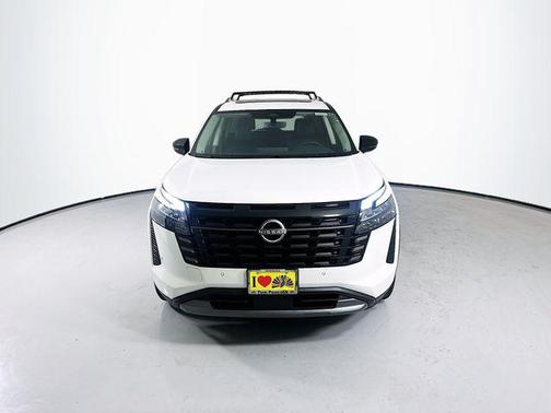 Everest White Pearl Tricoat 2026 Nissan Pathfinder SL