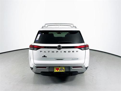 2025 Nissan Pathfinder Platinum FWD
