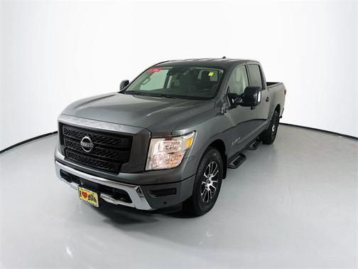 2024 Nissan Titan SV
