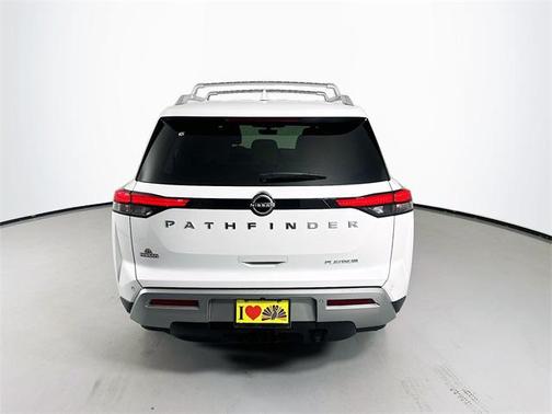 2025 Nissan Pathfinder Platinum FWD