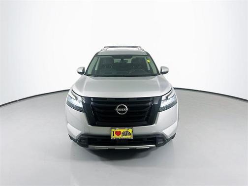 2023 Nissan Pathfinder SL 4WD