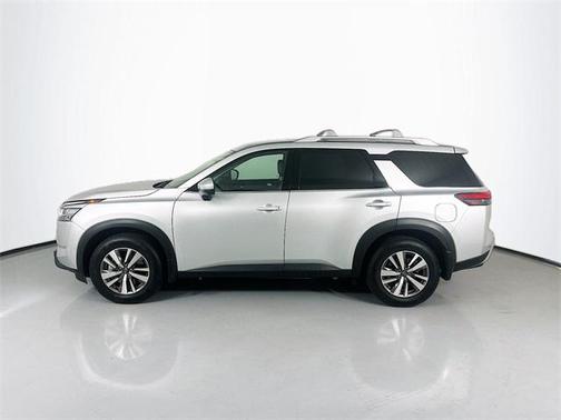 2023 Nissan Pathfinder SL 4WD