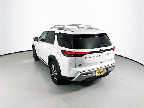 2025 Nissan Pathfinder Platinum FWD