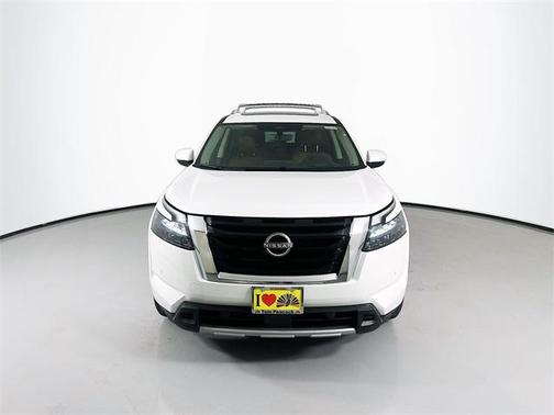 2025 Nissan Pathfinder Platinum FWD