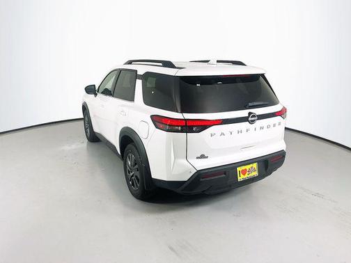 2025 Nissan Pathfinder SV FWD