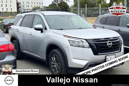 2022 Nissan Pathfinder SV