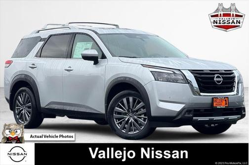 2025 Nissan Pathfinder SL