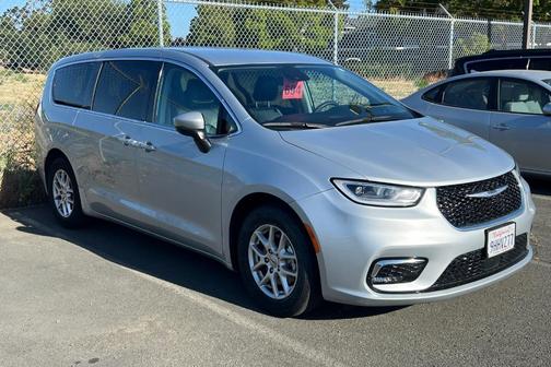 2023 Chrysler Pacifica Touring-L