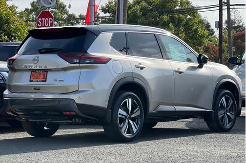 2025 Nissan Rogue SL
