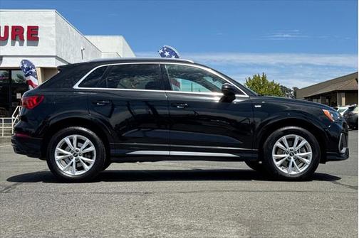 2022 Audi Q3 45 S line Premium