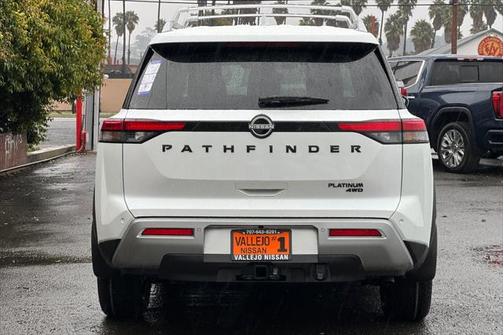 2025 Nissan Pathfinder Platinum