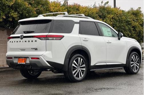 2025 Nissan Pathfinder Platinum