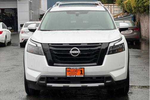 2025 Nissan Pathfinder Platinum