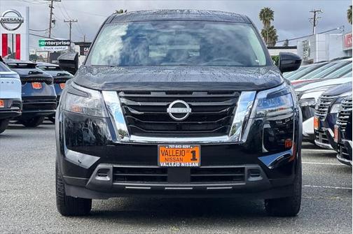 2025 Nissan Pathfinder S