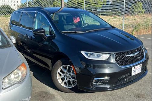 2022 Chrysler Pacifica Touring-L