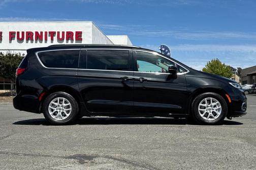 2022 Chrysler Pacifica Touring-L