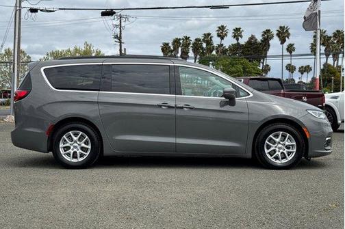 2022 Chrysler Pacifica Touring-L