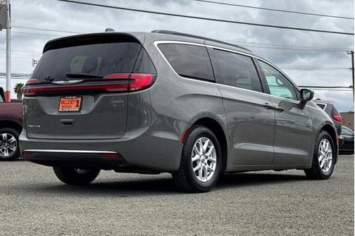 2022 Chrysler Pacifica Touring-L