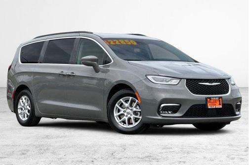 2022 Chrysler Pacifica Touring-L