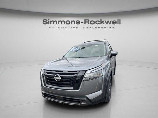 2025 Nissan Pathfinder SV