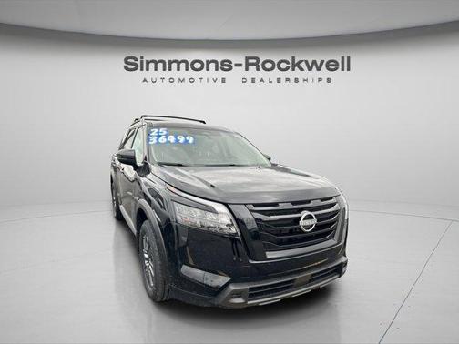 2025 Nissan Pathfinder SV