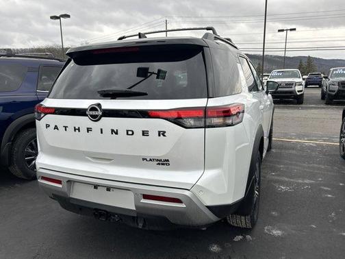 2025 Nissan Pathfinder Platinum