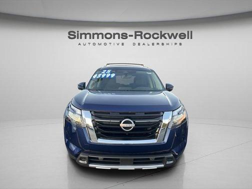 2025 Nissan Pathfinder SL