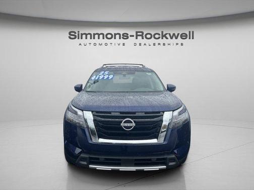 2025 Nissan Pathfinder SL