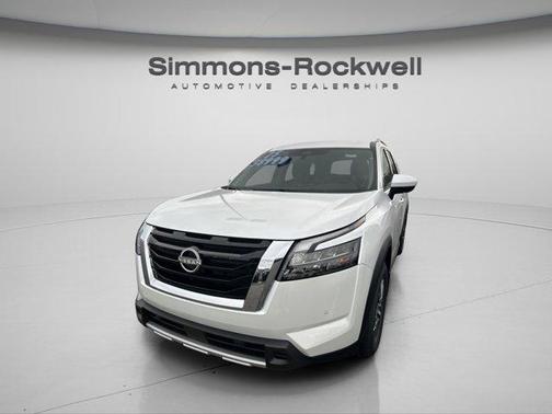 2025 Nissan Pathfinder SL