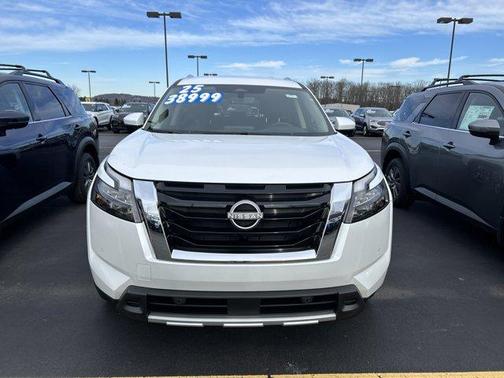 2025 Nissan Pathfinder SL