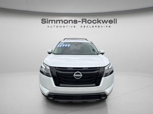 2025 Nissan Pathfinder SV