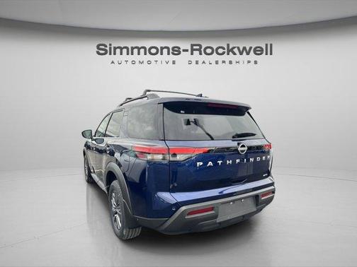 2025 Nissan Pathfinder SV