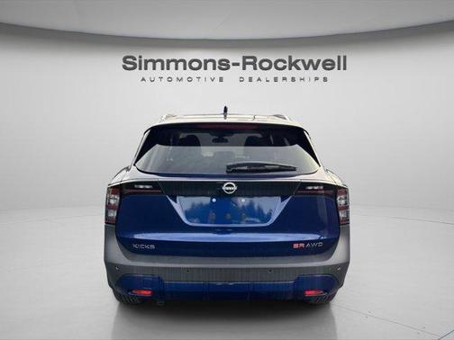 2025 Nissan Kicks SR