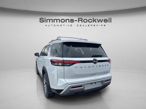 2025 Nissan Pathfinder SL