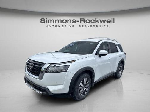 2025 Nissan Pathfinder SL