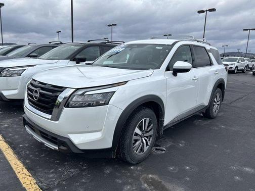 2025 Nissan Pathfinder SL