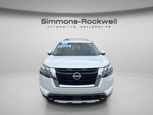 2025 Nissan Pathfinder SL