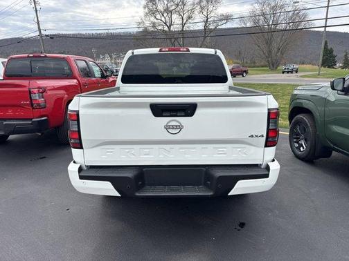 2025 Nissan Frontier SV