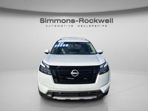 2025 Nissan Pathfinder SL
