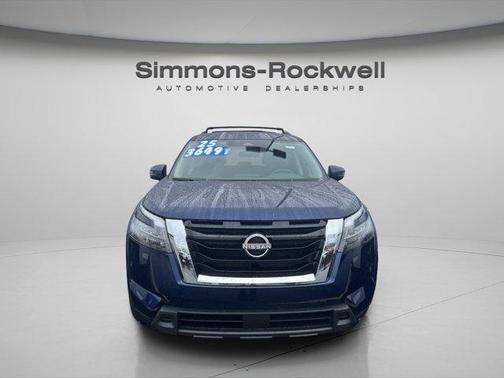 2025 Nissan Pathfinder SV