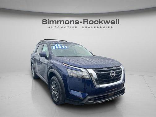 2025 Nissan Pathfinder SV
