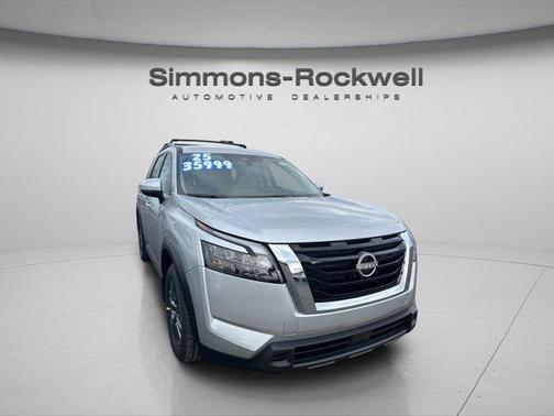 2025 Nissan Pathfinder SV