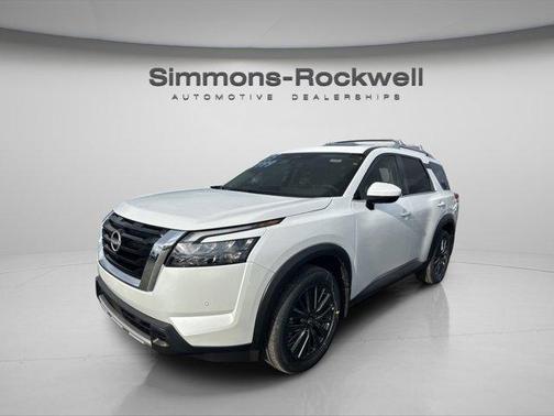 2025 Nissan Pathfinder SL