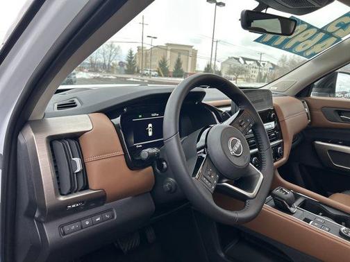 2025 Nissan Pathfinder Platinum