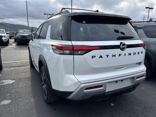2025 Nissan Pathfinder Platinum
