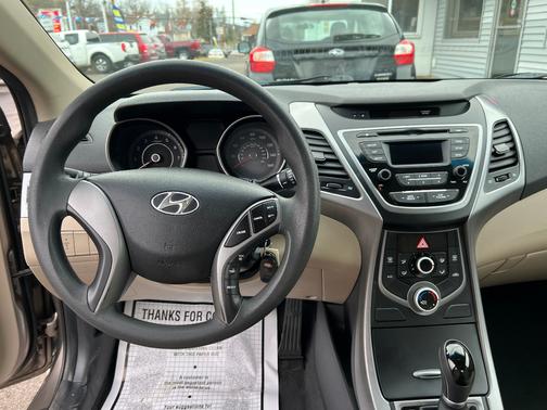 2014 Hyundai ELANTRA SE
