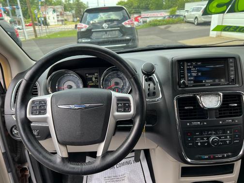 2016 Chrysler Town & Country Touring