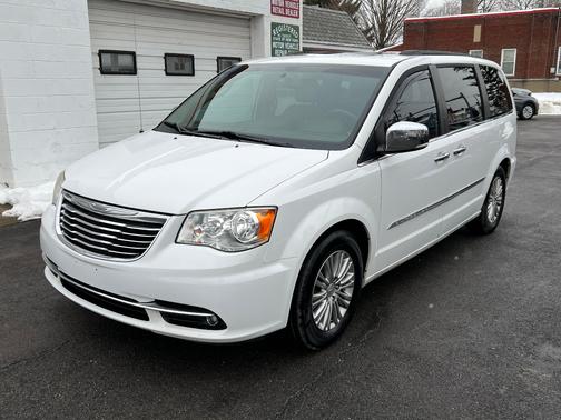 2016 Chrysler Town & Country Touring-L