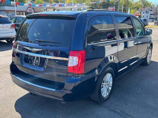 2015 Chrysler Town & Country Touring-L